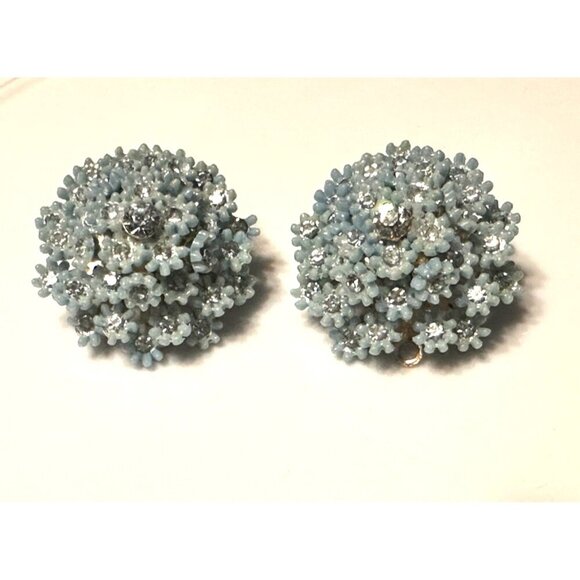 Unbranded Jewelry - MCM CLUSTER FLORAL BLUE RHINESTONE & LUCITE PLASTIC BEAD DOMED CLIP ON EARRINGS